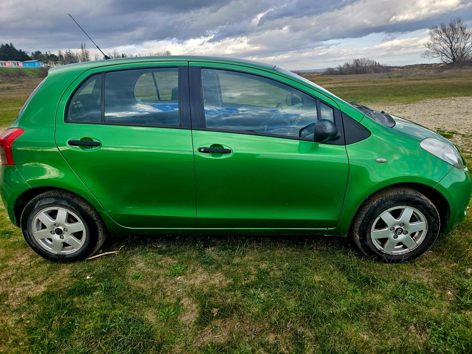 Toyota Yaris 1.0, 69 Hp - изображение 3