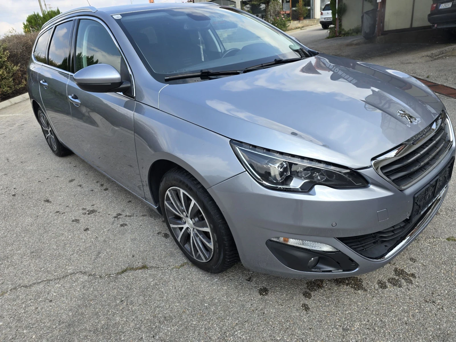 Peugeot 308 1.2I   Бартер, снимка 2 - Автомобили и джипове - 53885829