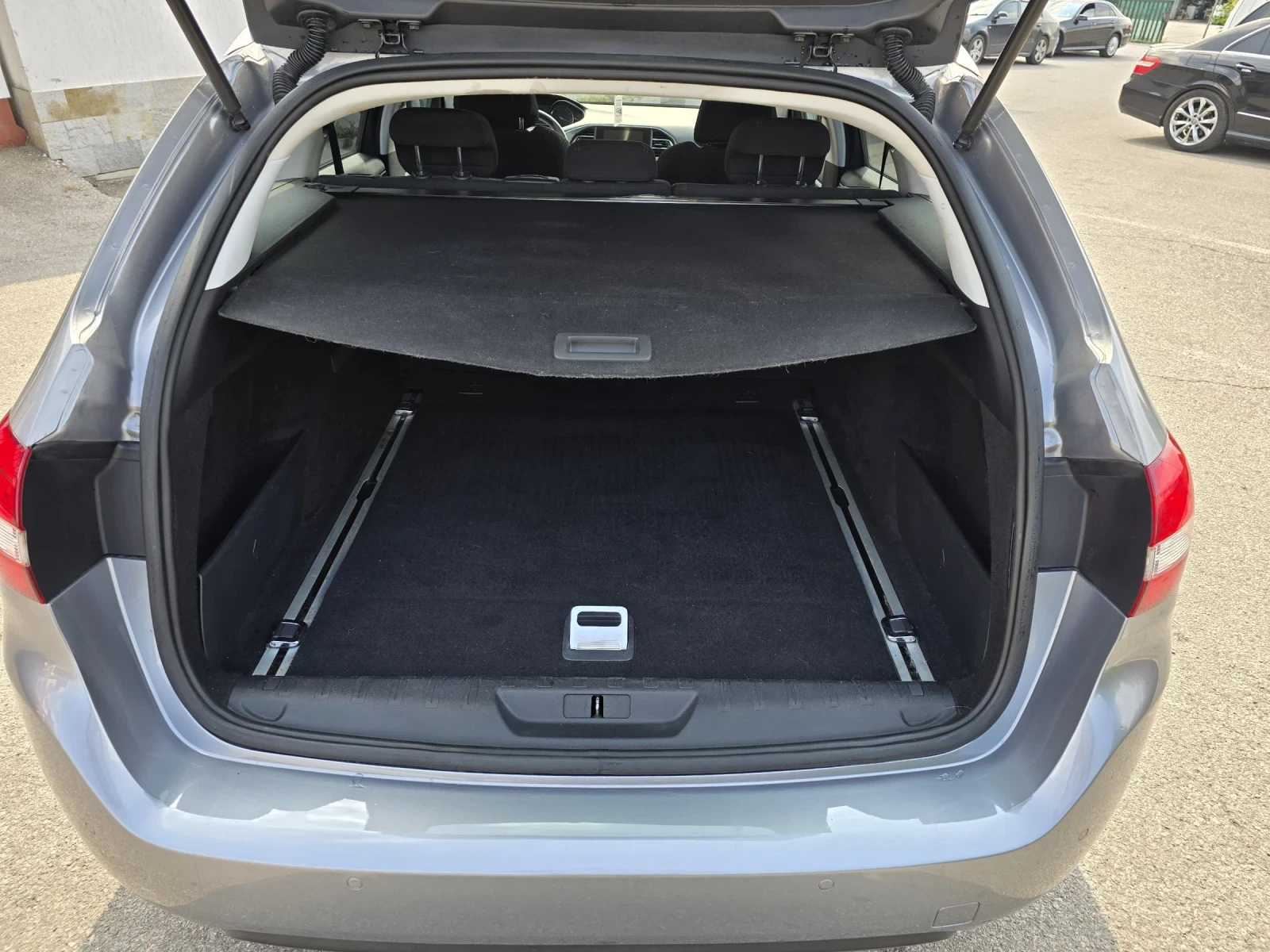 Peugeot 308 1.2I   Бартер, снимка 6 - Автомобили и джипове - 53885829