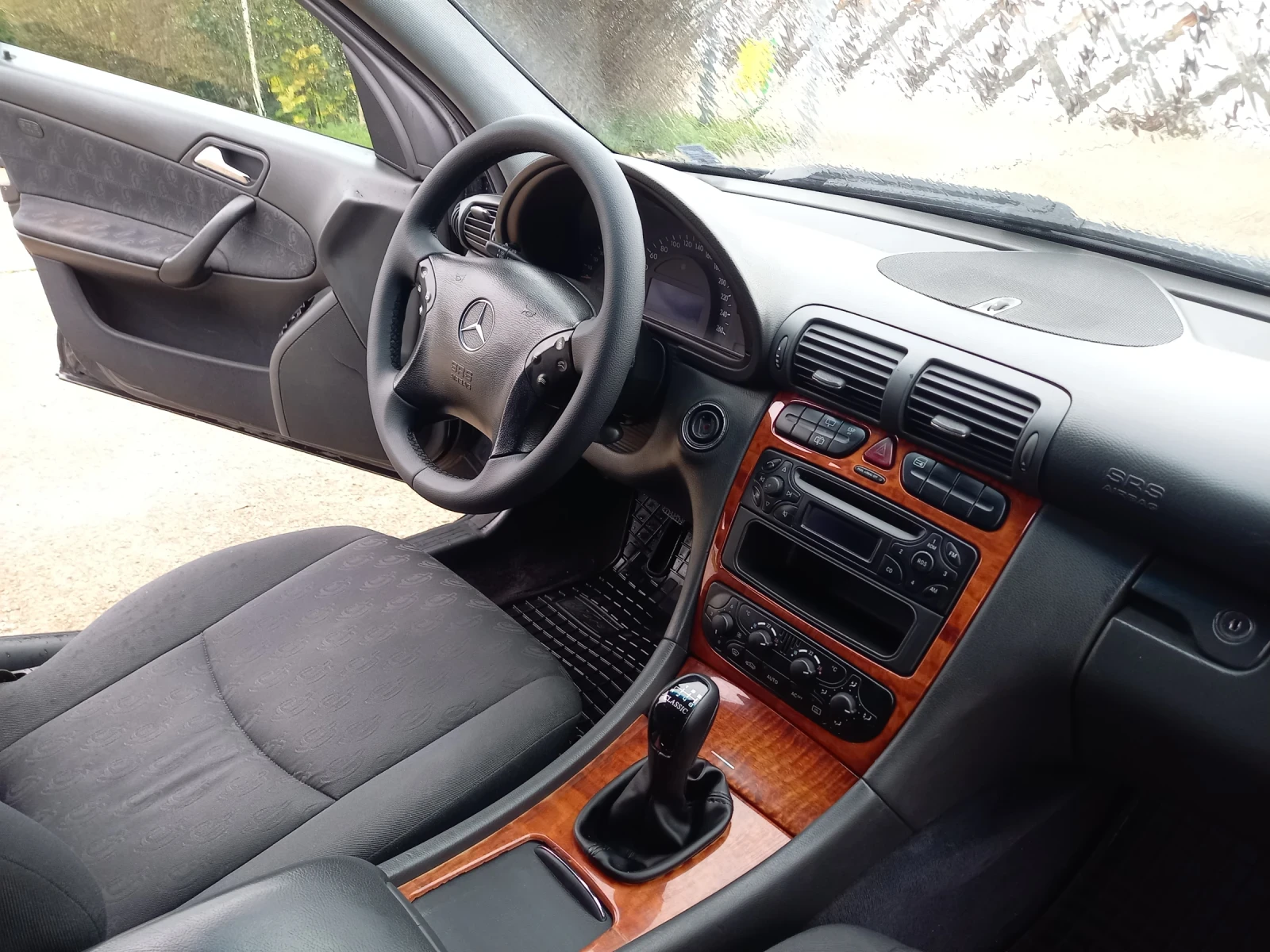 Mercedes-Benz C 220, снимка 10 - Автомобили и джипове - 53949065