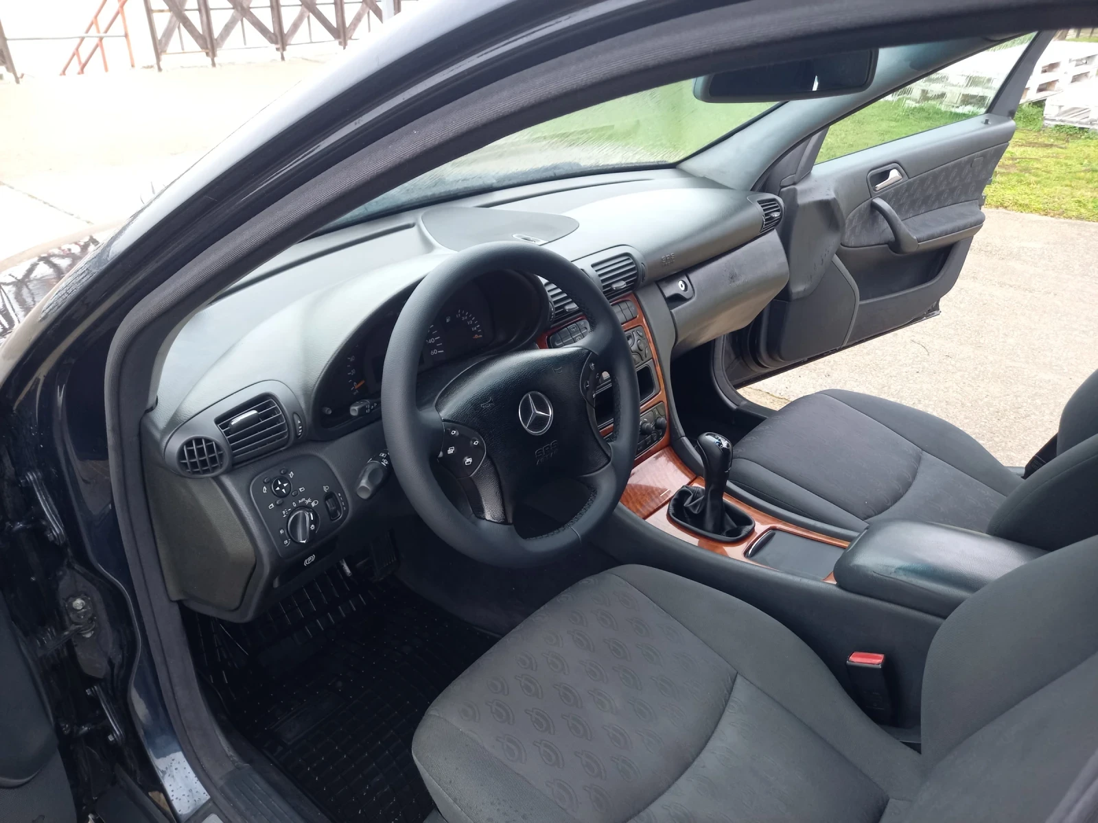 Mercedes-Benz C 220, снимка 15 - Автомобили и джипове - 53949065