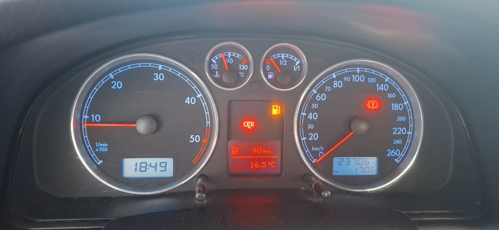 VW Passat 1.9 TDI, снимка 8 - Автомобили и джипове - 54570778