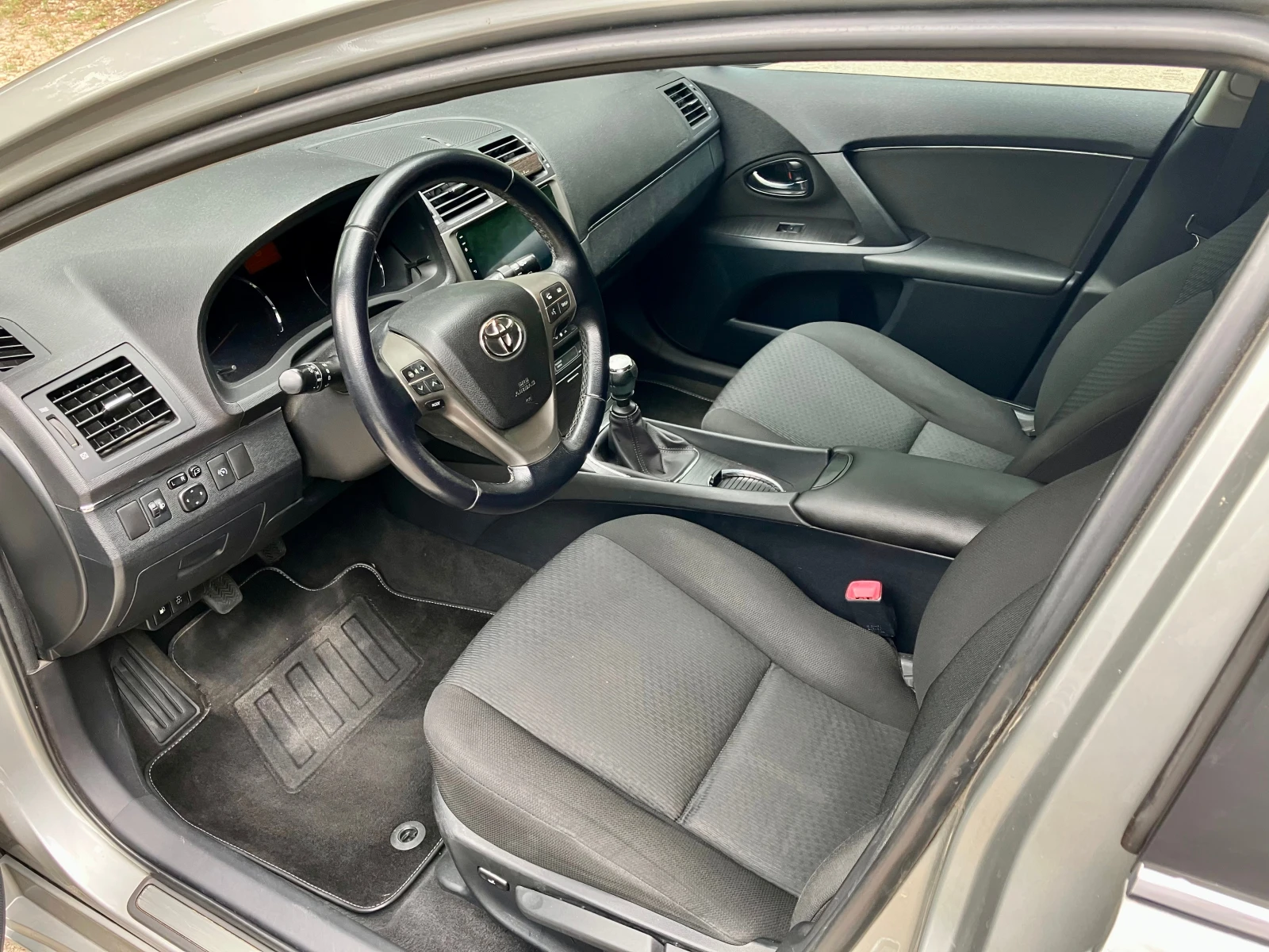 Toyota Avensis 2.2 D4D 150 кс, снимка 9 - Автомобили и джипове - 55136427