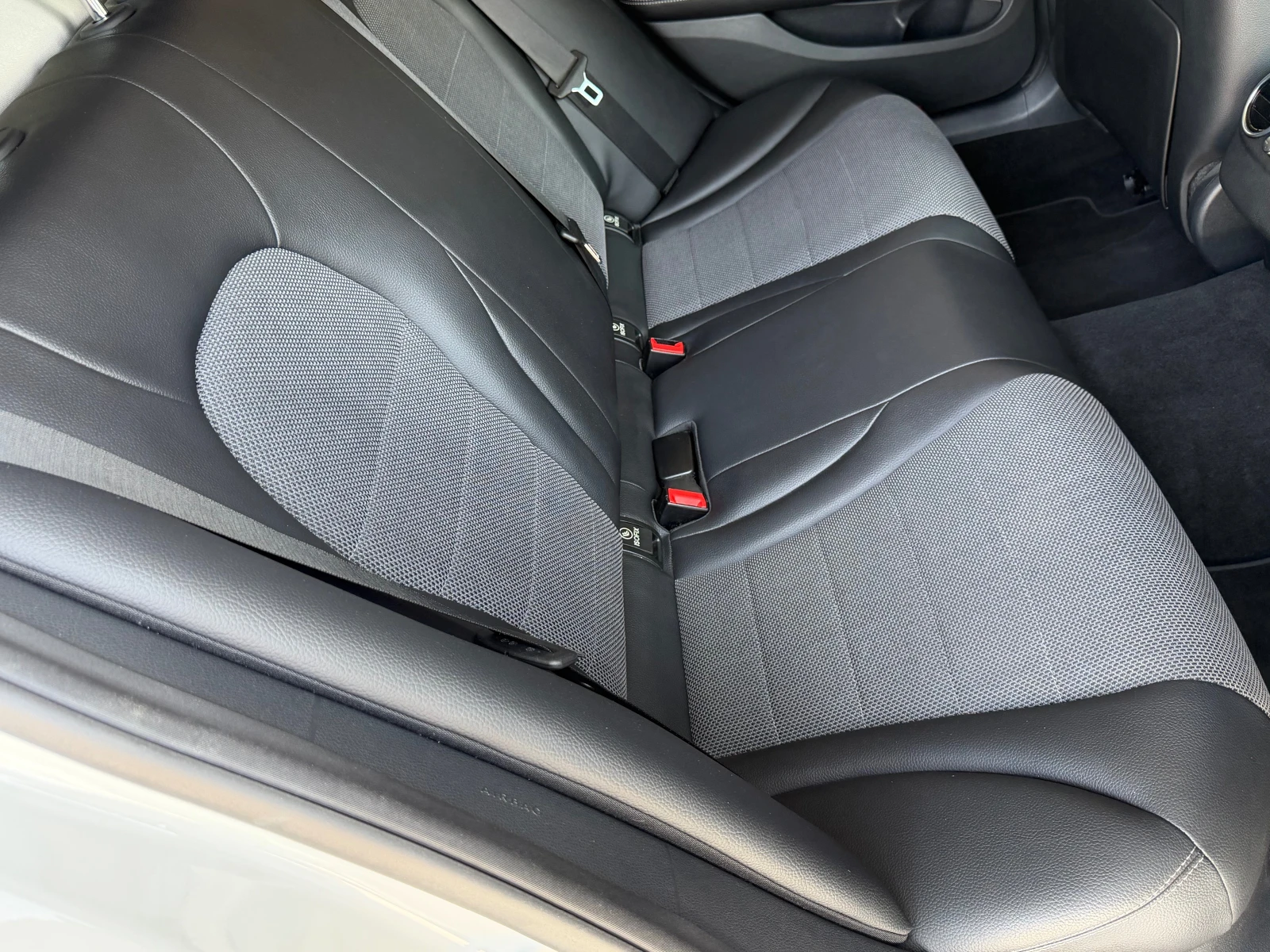 Mercedes-Benz C 220 d, 4-MATIC, SPORT-FULL SERVICE MERCEDES+ ФАКТУРИ!!, снимка 12 - Автомобили и джипове - 55654438