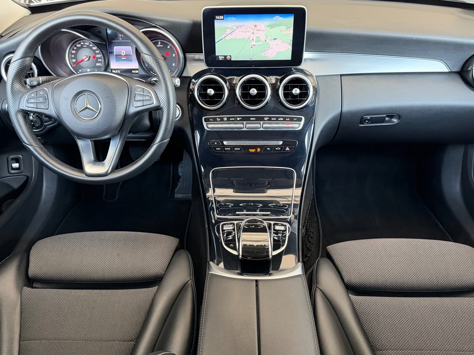 Mercedes-Benz C 220 d, 4-MATIC, SPORT-FULL SERVICE MERCEDES+ ФАКТУРИ!!, снимка 9 - Автомобили и джипове - 55654438