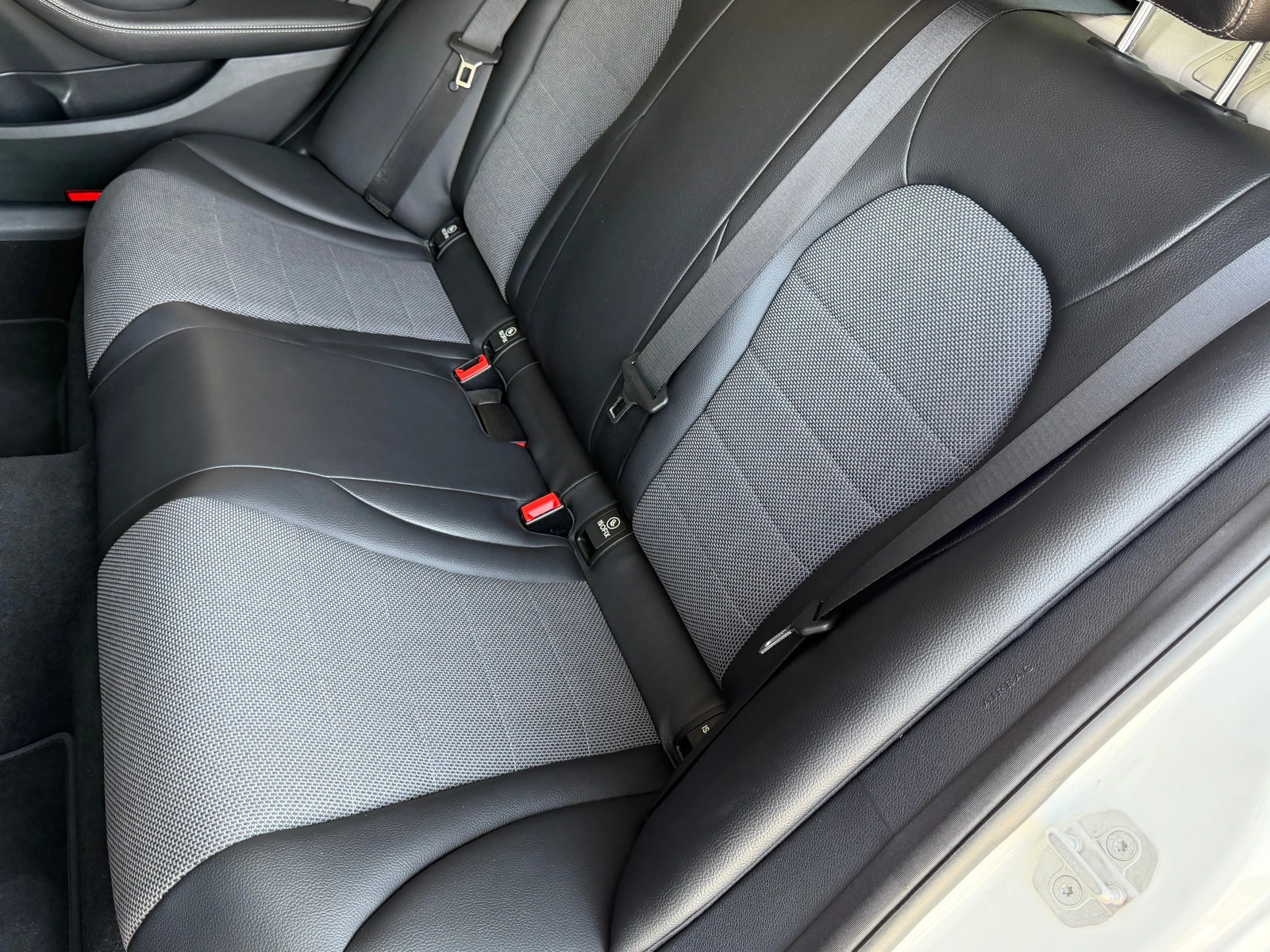Mercedes-Benz C 220 d, 4-MATIC, SPORT-FULL SERVICE MERCEDES+ ФАКТУРИ!!, снимка 13 - Автомобили и джипове - 55654438