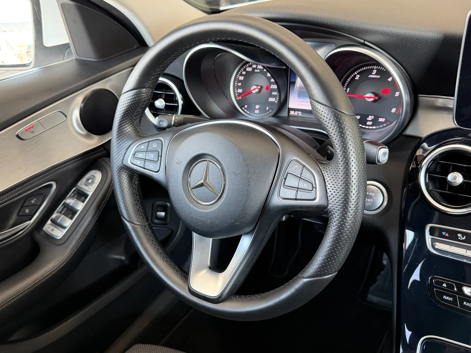 Mercedes-Benz C 220 d, 4-MATIC, SPORT-FULL SERVICE MERCEDES+ ФАКТУРИ!!, снимка 11 - Автомобили и джипове - 55654438