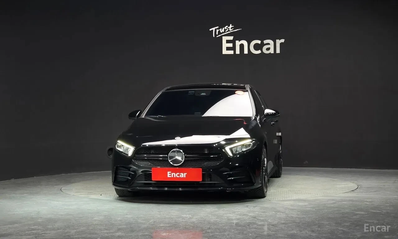 Mercedes-Benz A 35 AMG| ALCANTARA| ПАМЕТ| АМБИЕНТ| 2 КЛЮЧА| , снимка 3 - Автомобили и джипове - 55885565