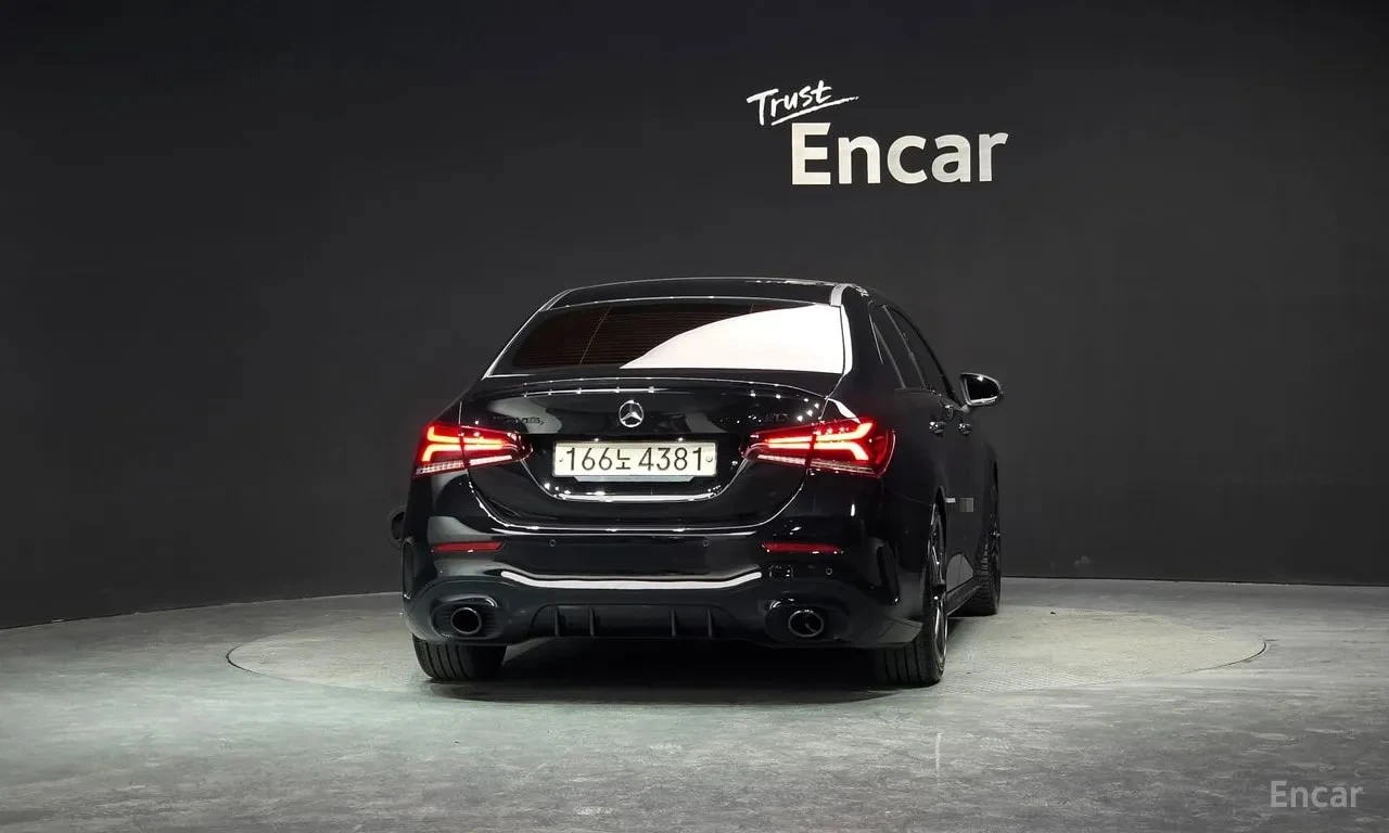 Mercedes-Benz A 35 AMG| ALCANTARA| ПАМЕТ| АМБИЕНТ| 2 КЛЮЧА| , снимка 4 - Автомобили и джипове - 55885565