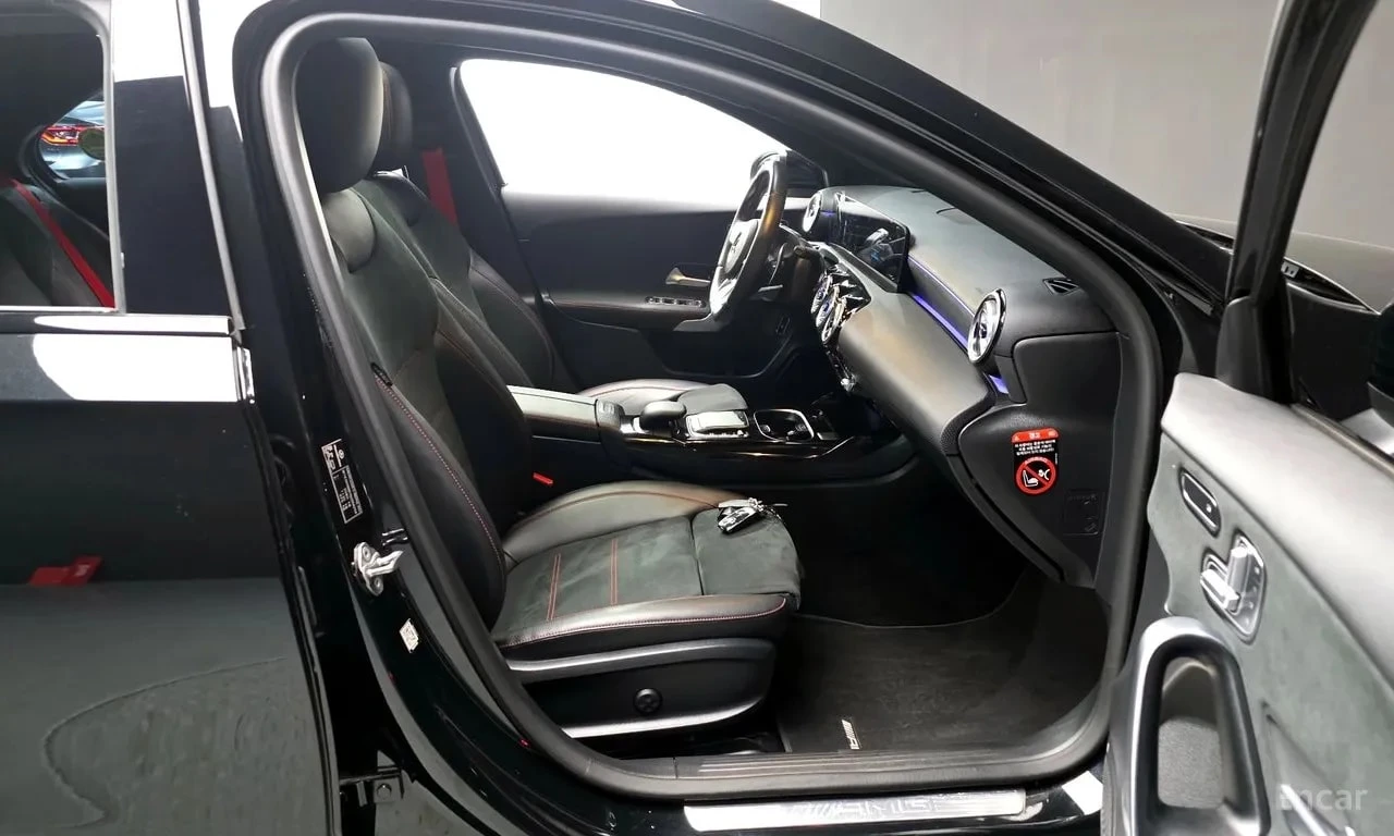Mercedes-Benz A 35 AMG| ALCANTARA| ПАМЕТ| АМБИЕНТ| 2 КЛЮЧА| , снимка 11 - Автомобили и джипове - 55885565