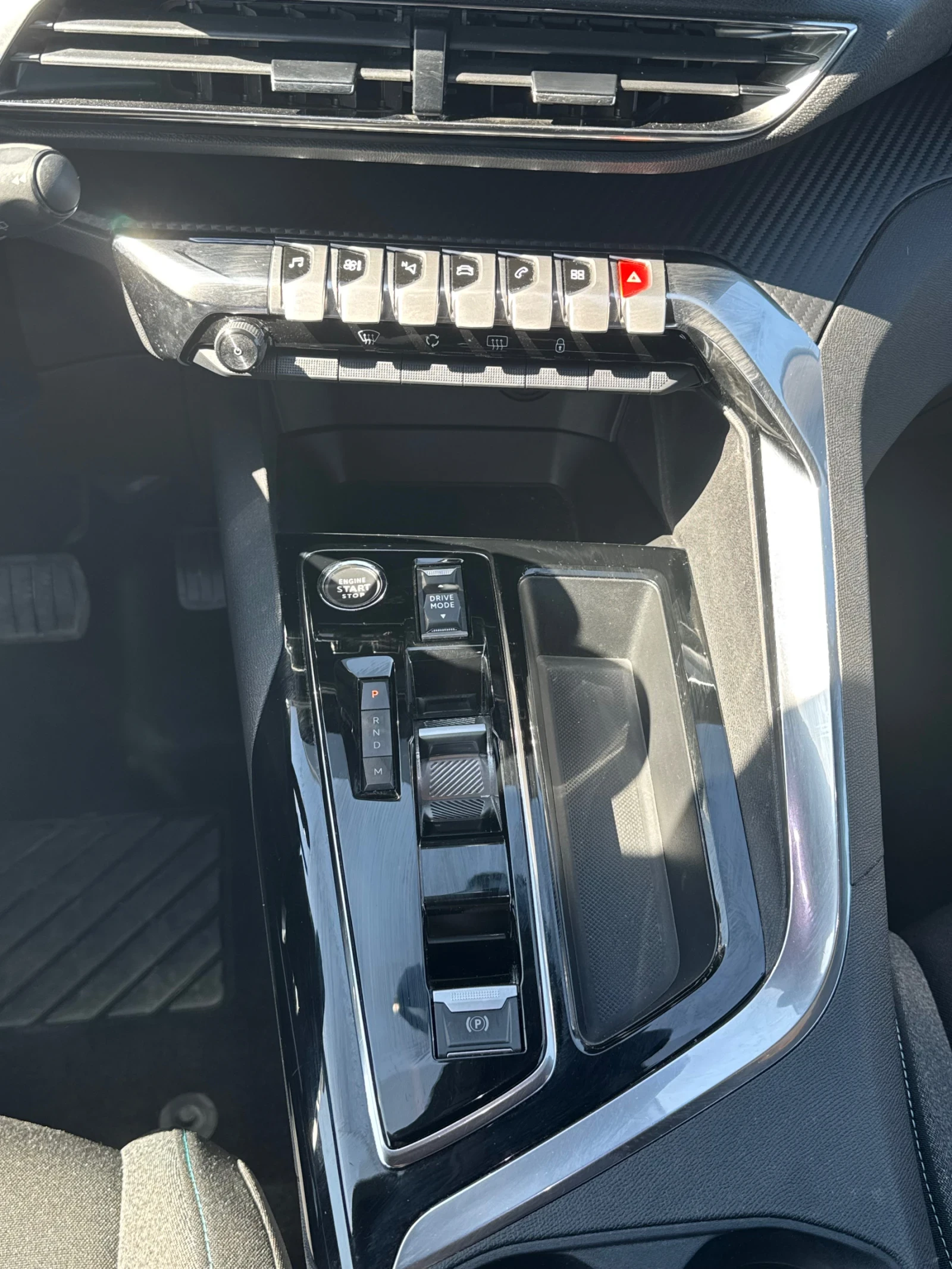 Peugeot 3008 1.5 ТОП СЪСТОЯНИЕ, снимка 16 - Автомобили и джипове - 56057180