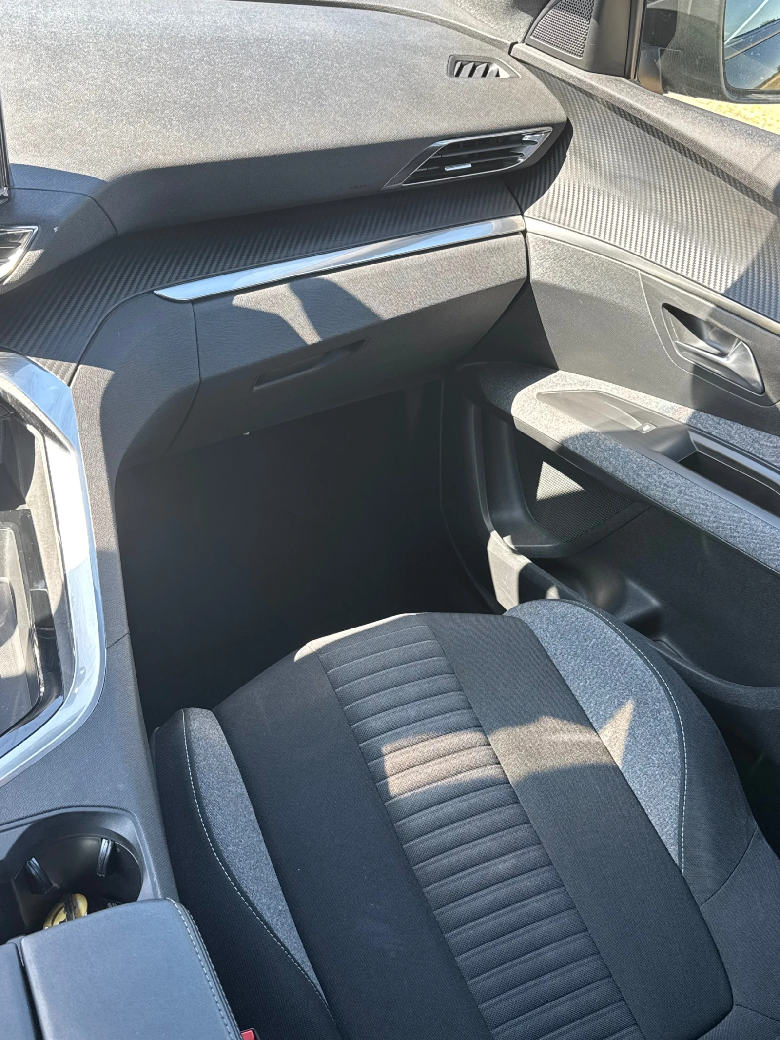 Peugeot 3008 1.5 ТОП СЪСТОЯНИЕ, снимка 17 - Автомобили и джипове - 56057180