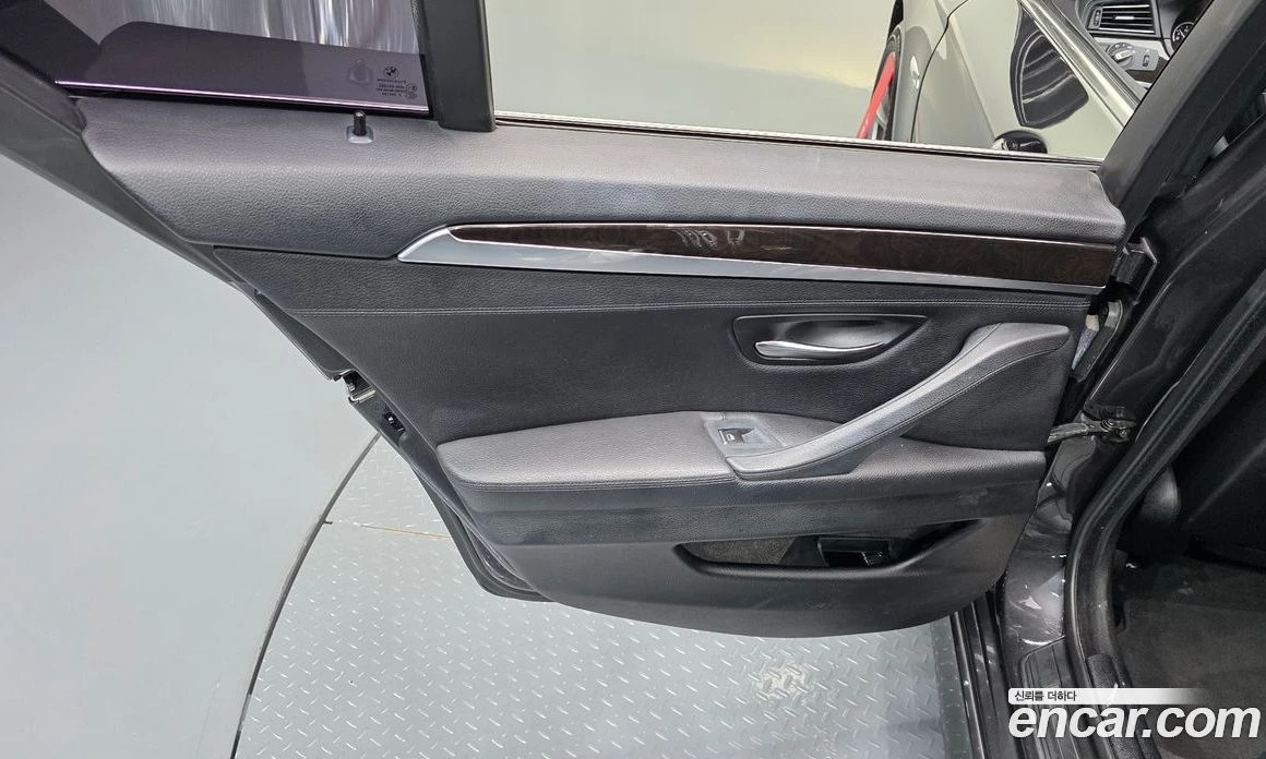 BMW 520 520i, снимка 14 - Автомобили и джипове - 56107560