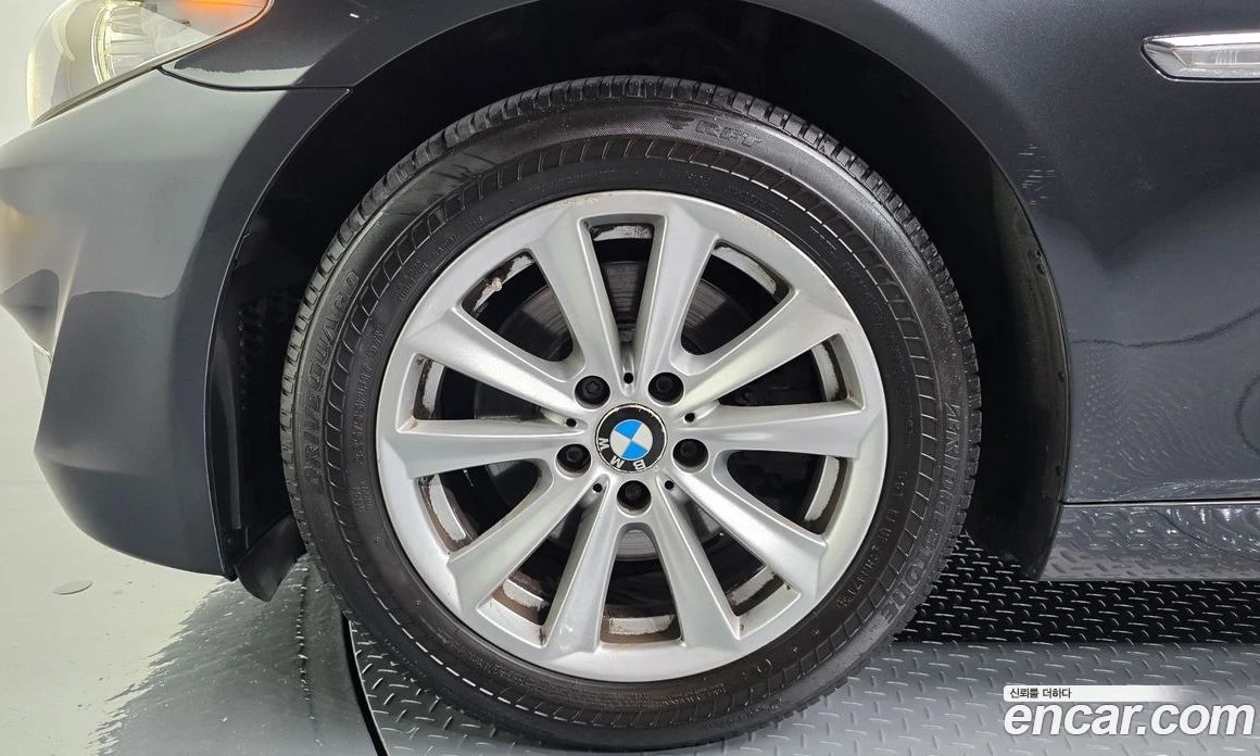 BMW 520 520i, снимка 4 - Автомобили и джипове - 56107560