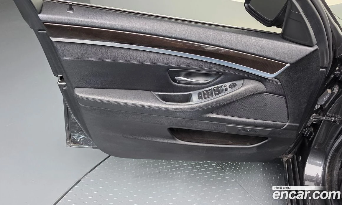 BMW 520 520i, снимка 13 - Автомобили и джипове - 56107560