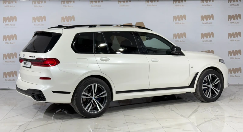 BMW X7 M50d B&W/SkyLounge/HuD/Massage, снимка 2 - Автомобили и джипове - 48311379