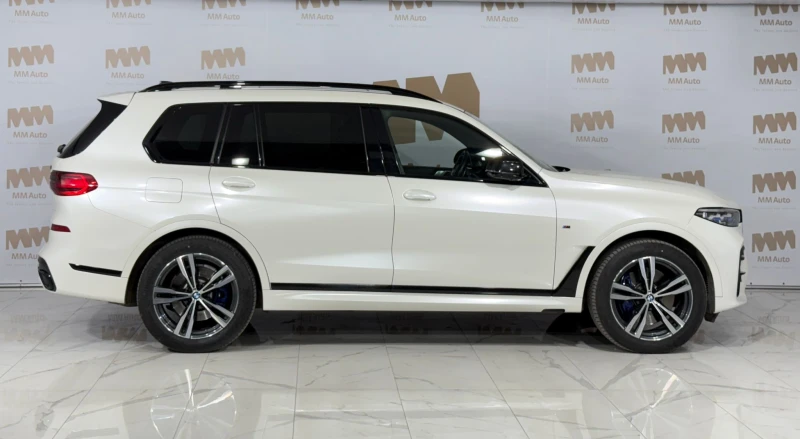 BMW X7 M50d B&W/SkyLounge/HuD/Massage, снимка 3 - Автомобили и джипове - 48311379