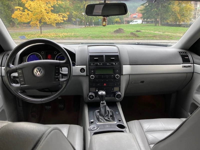 VW Touareg, снимка 8 - Автомобили и джипове - 52526861