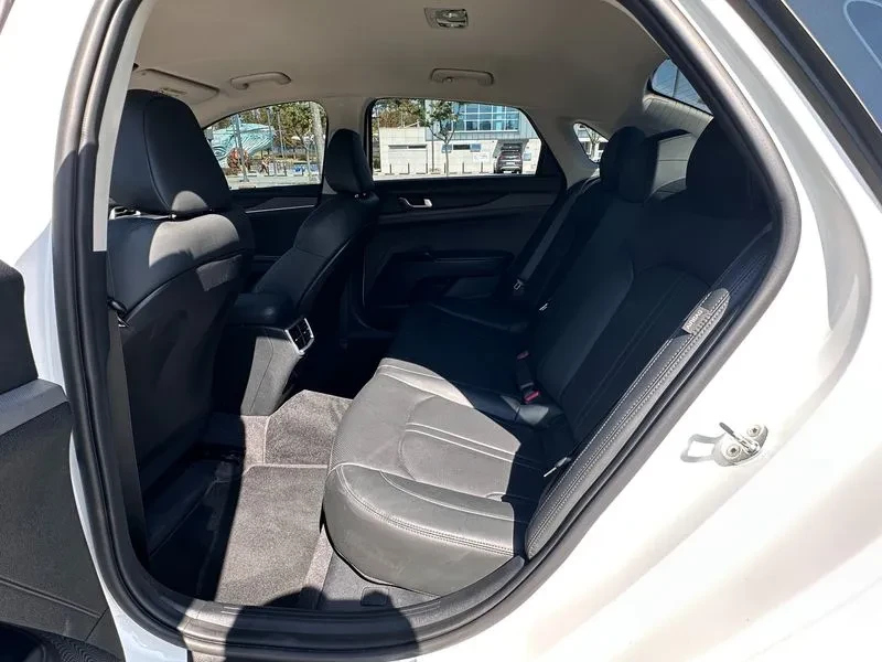 Kia K5 Rd Generation 2.0 Lpi (Rental Car) Standard, снимка 11 - Автомобили и джипове - 56293965