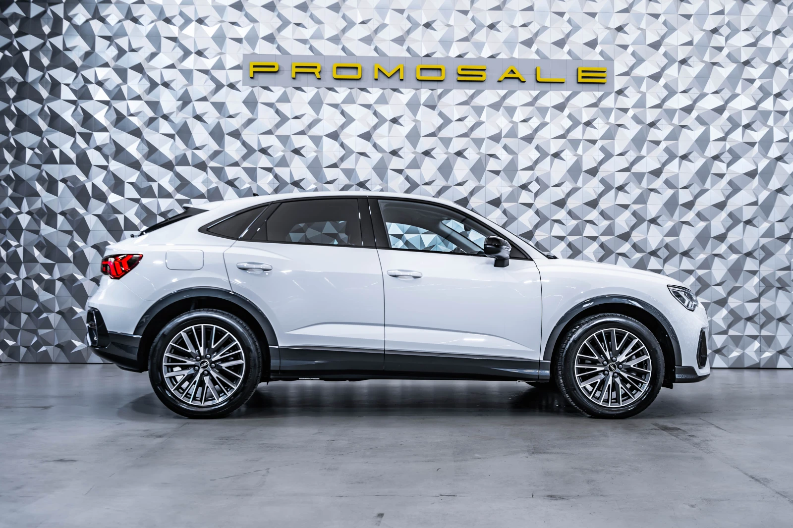 Audi Q3 40 TDI Quattro* Гаранция* Matrix* Keyless*  - изображение 6