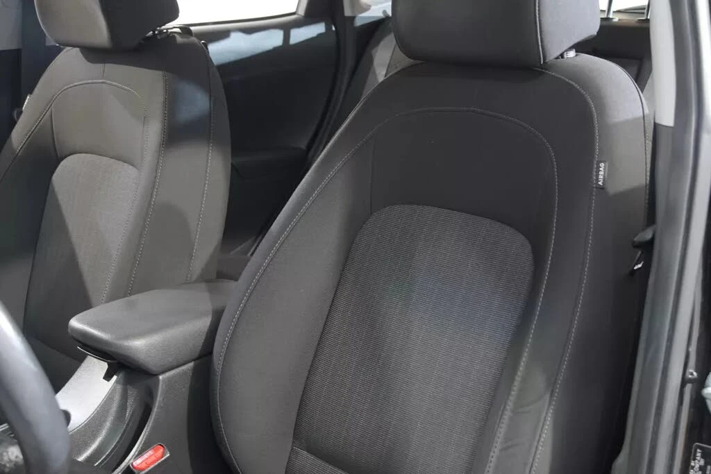 Hyundai Kona * АВТО КРЕДИТ* ЦЕНА ДО БГ * СЕРВИЗНА ИСТОРИЯ *  - изображение 8