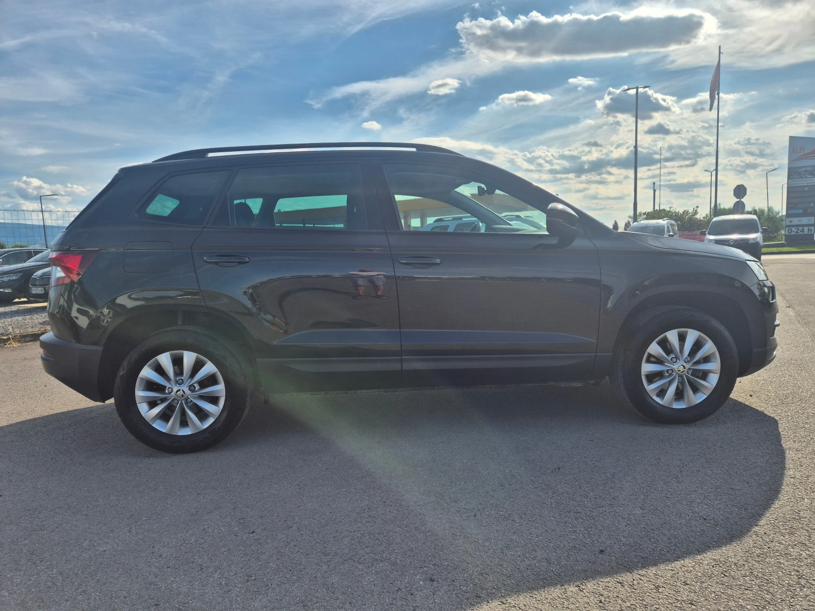 Skoda Karoq С-Гаранция-2.0-A/T, снимка 6 - Автомобили и джипове - 54982435