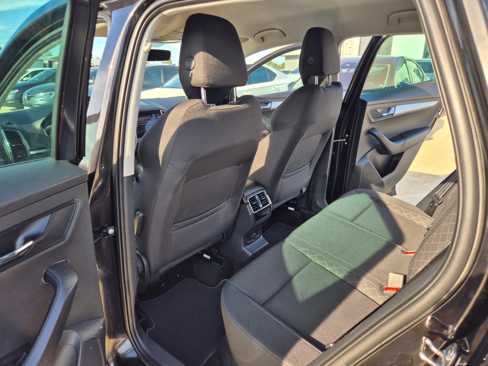 Skoda Karoq С-Гаранция-2.0-A/T, снимка 12 - Автомобили и джипове - 54982435