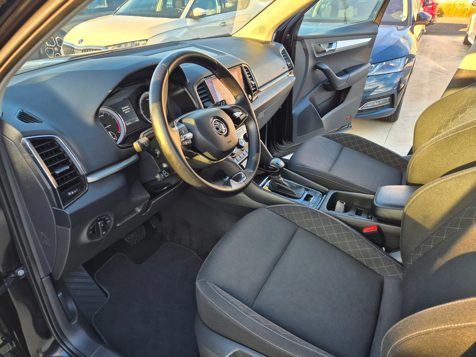 Skoda Karoq С-Гаранция-2.0-A/T, снимка 13 - Автомобили и джипове - 54982435