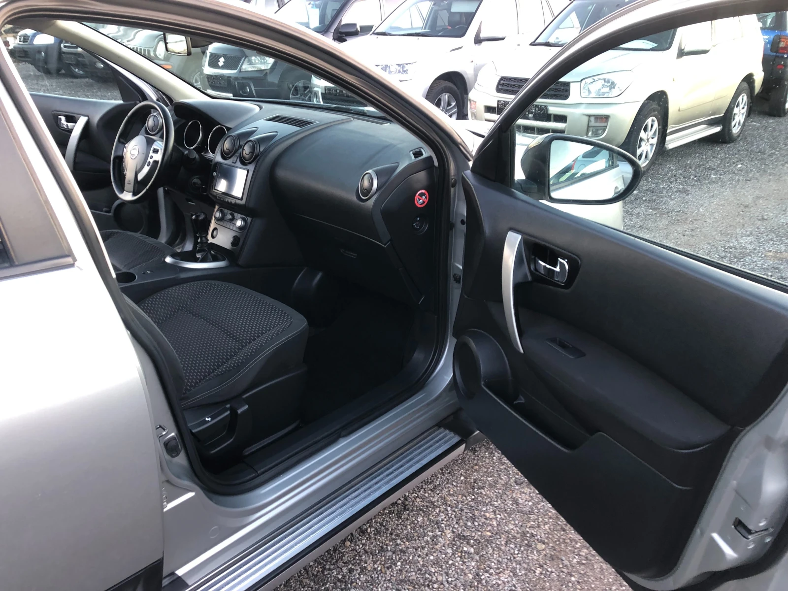 Nissan Qashqai 1.5 dci ITALIA, снимка 13 - Автомобили и джипове - 55081652