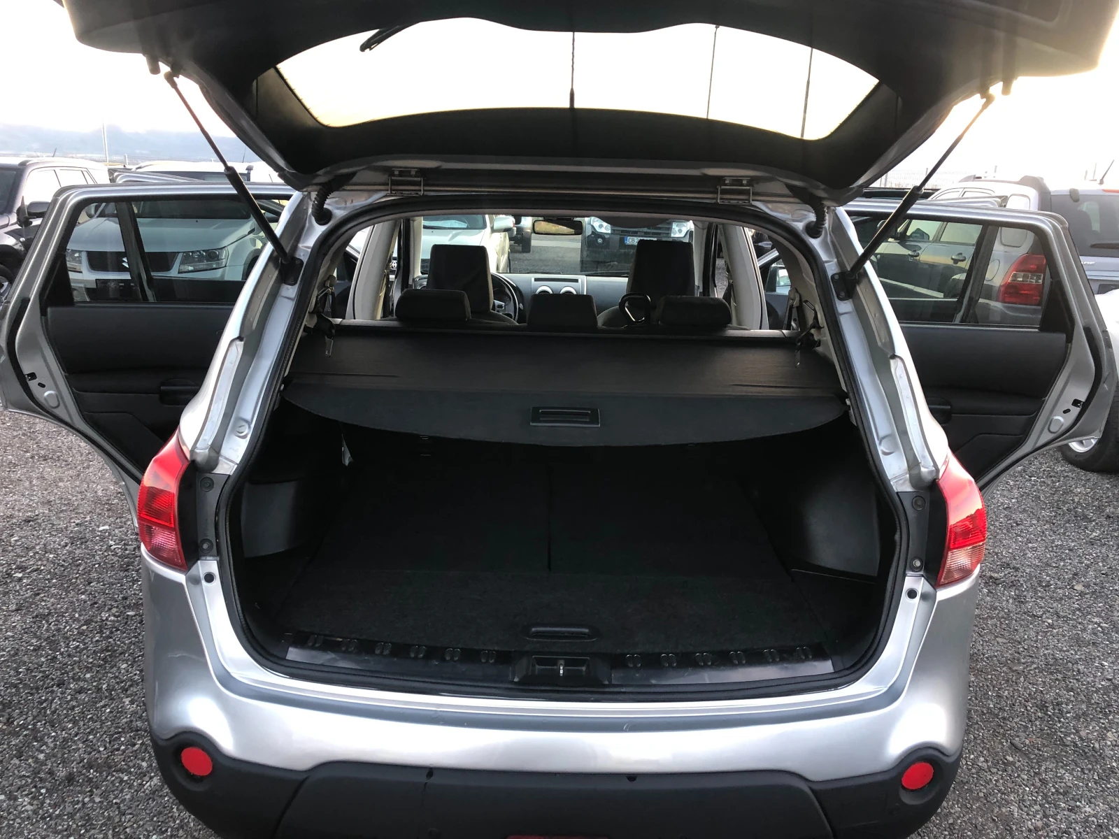 Nissan Qashqai 1.5 dci ITALIA, снимка 11 - Автомобили и джипове - 55081652