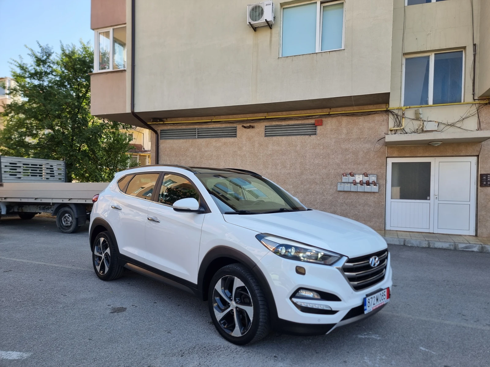 Hyundai Tucson 1.7CRDI* 141* AVTOMAT * KAMERA* NAVI* , снимка 4 - Автомобили и джипове - 55885137