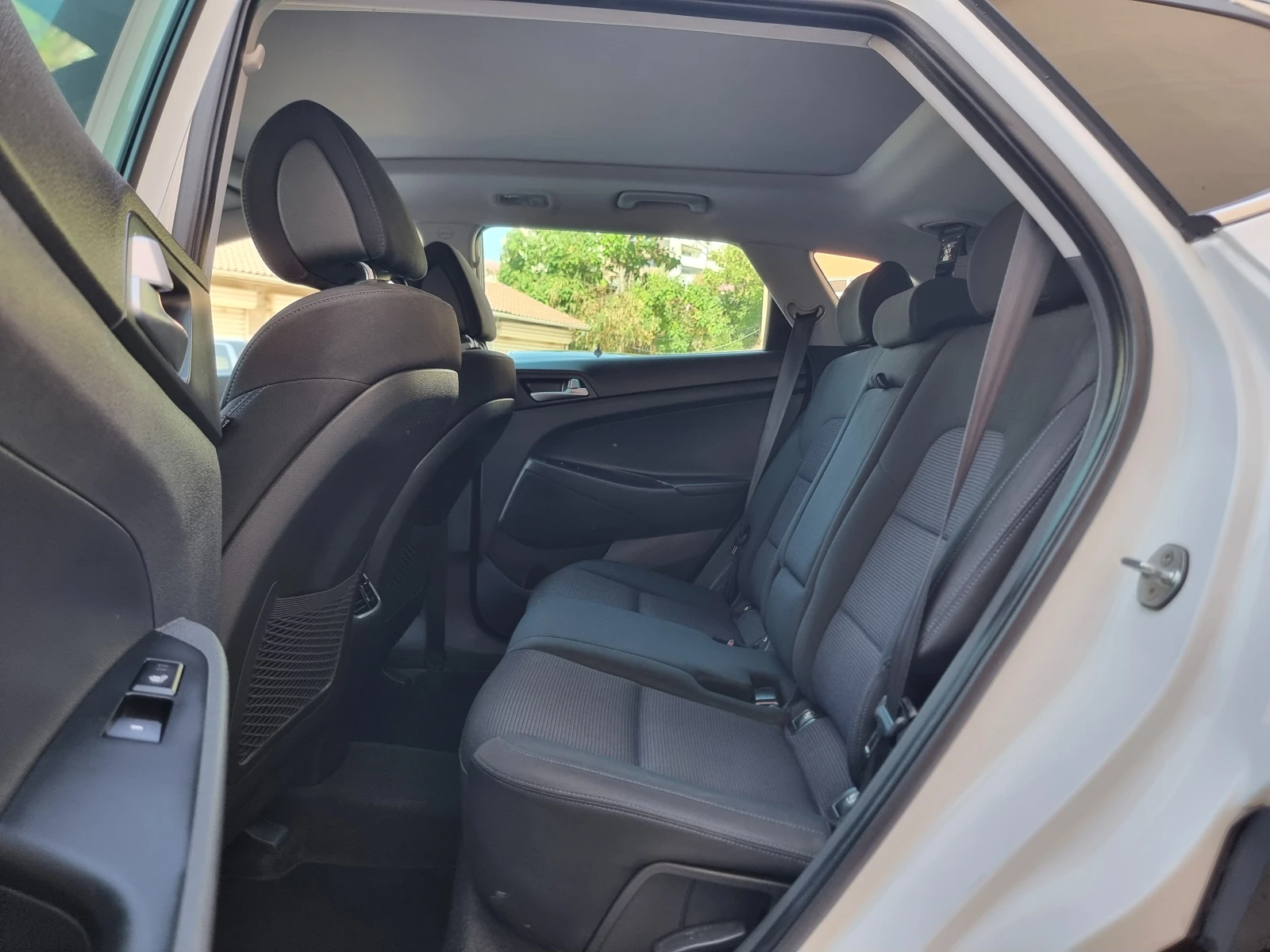 Hyundai Tucson 1.7CRDI* 141* AVTOMAT * KAMERA* NAVI* , снимка 13 - Автомобили и джипове - 55885137