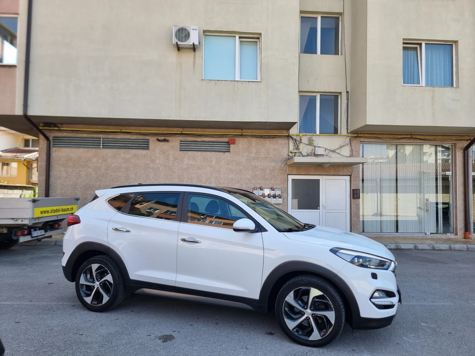 Hyundai Tucson 1.7CRDI* 141* AVTOMAT * KAMERA* NAVI* , снимка 5 - Автомобили и джипове - 55885137