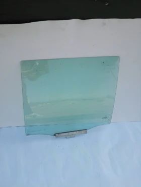 Стъкло задно ляво Мерцедес Ц-класа 99г.