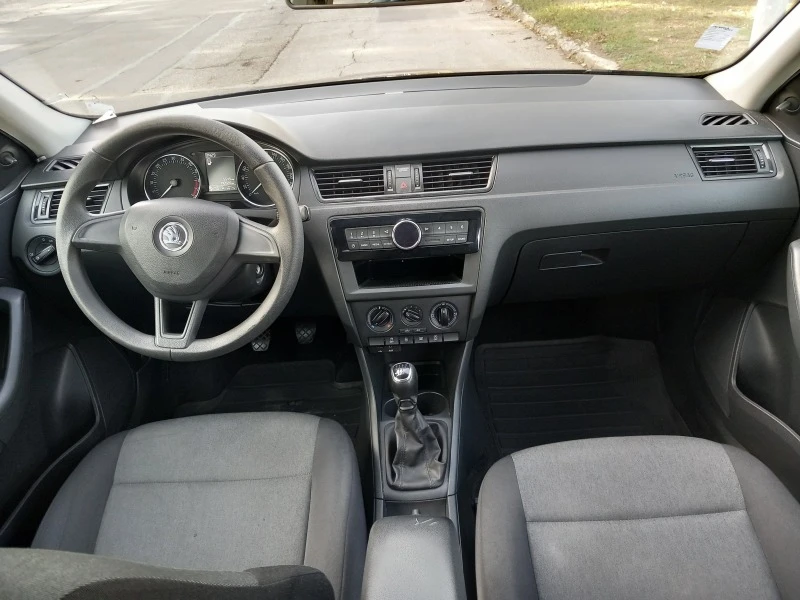 Skoda Rapid 1.6 TDI, снимка 14 - Автомобили и джипове - 47223412