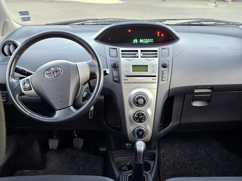 Toyota Yaris 1.0, снимка 9 - Автомобили и джипове - 46070242