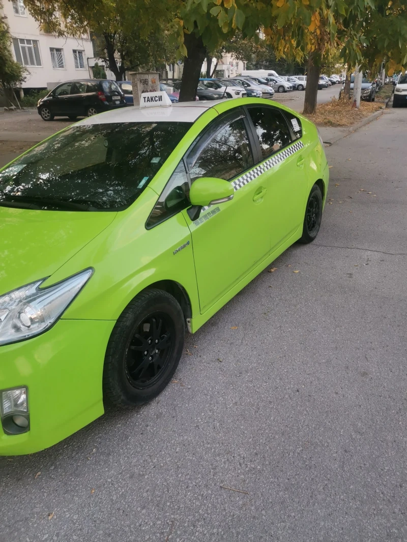 Toyota Prius, снимка 2 - Автомобили и джипове - 48237117