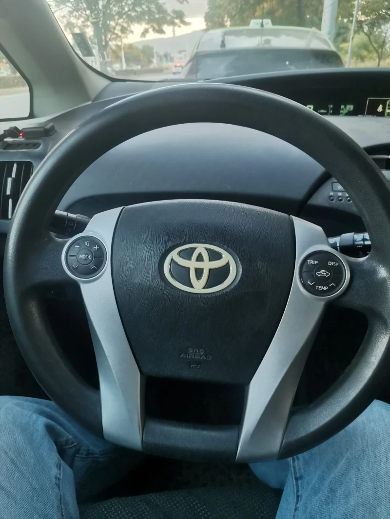 Toyota Prius, снимка 6 - Автомобили и джипове - 48237117