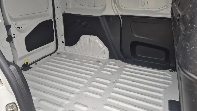 Toyota Proace City 1.5 диз. 76к.с., снимка 15 - Автомобили и джипове - 52273868