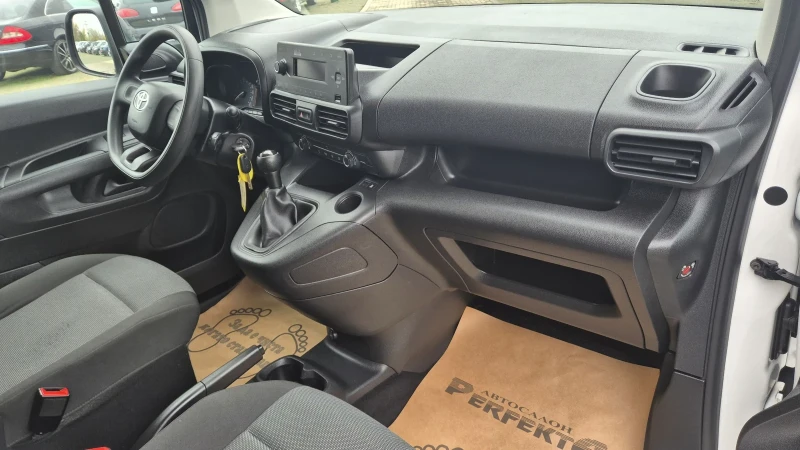 Toyota Proace City 1.5 диз. 76к.с., снимка 14 - Автомобили и джипове - 52273868