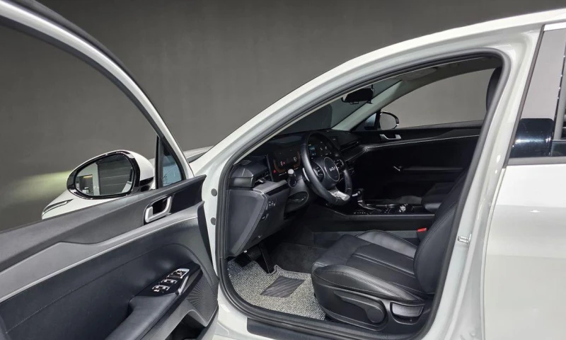 Kia K5 2.0 Smart Selection * НАЙ-ДОБРА ЦЕНА В БЪЛГАРИЯ* , снимка 11 - Автомобили и джипове - 52357614