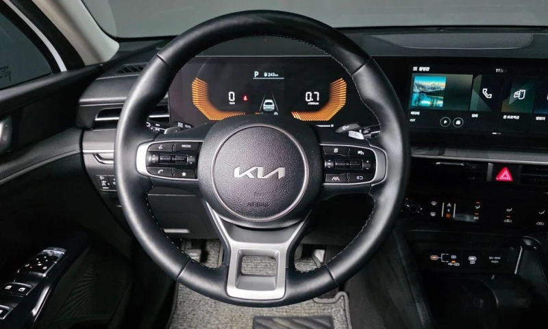 Kia K5 2.0 Smart Selection * НАЙ-ДОБРА ЦЕНА В БЪЛГАРИЯ* , снимка 14 - Автомобили и джипове - 52357614