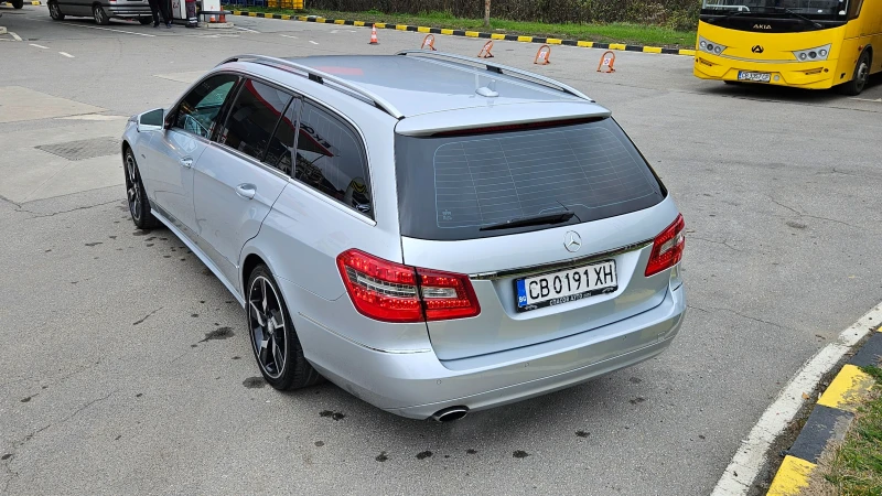Mercedes-Benz E 200 2.0 Turbo AVANGARDE/KOJA/KLIMATRONIK/EURO-5, снимка 4 - Автомобили и джипове - 52702271