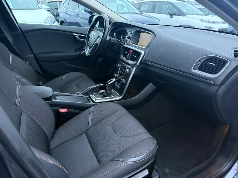 Volvo V40 Cross Country 2.0i CH 4x4 AUTOMAT, снимка 8 - Автомобили и джипове - 53300875