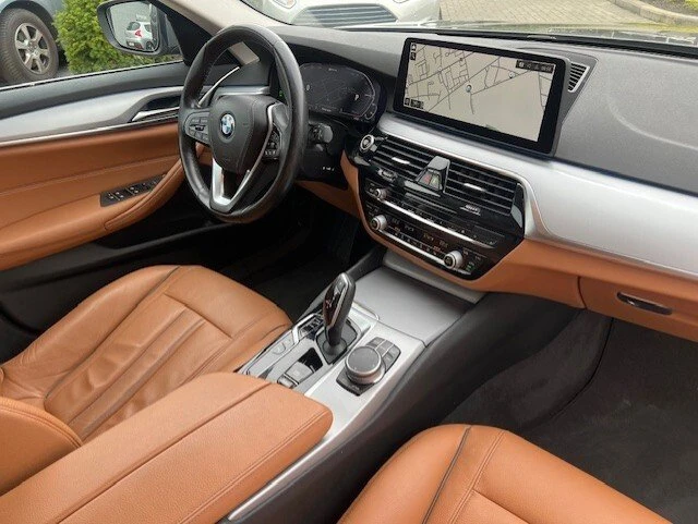 BMW 530E BMW 5 Series Touring 530e Business - изображение 6