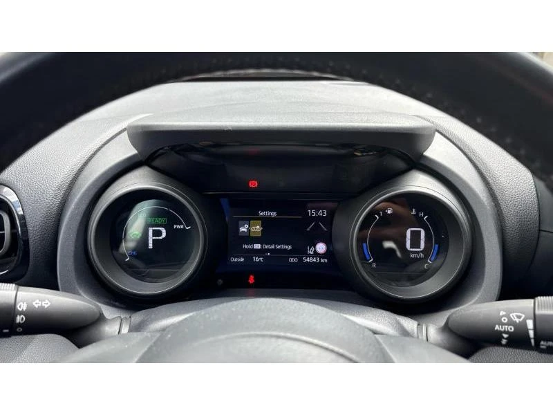 Toyota Yaris 1.5HSD TREND, снимка 14 - Автомобили и джипове - 54786943