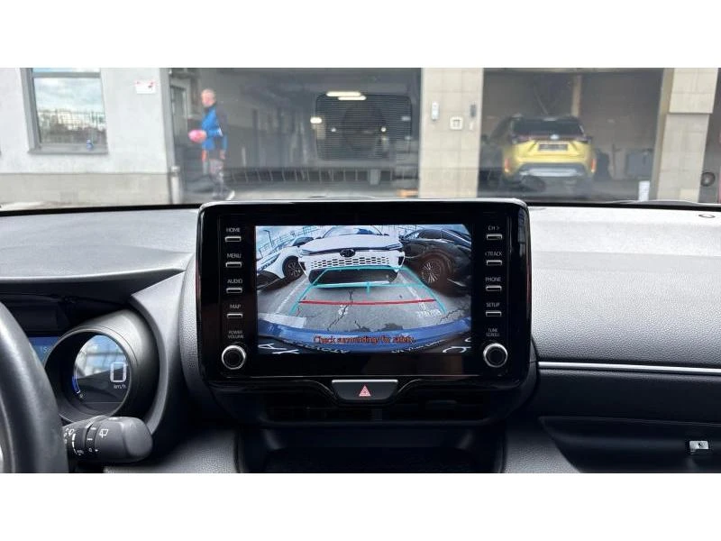Toyota Yaris 1.5HSD TREND, снимка 15 - Автомобили и джипове - 54786943