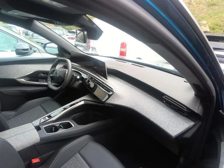 Peugeot 5008 1.2 HYBRID E-DCS ALLURE, снимка 4 - Автомобили и джипове - 56329735