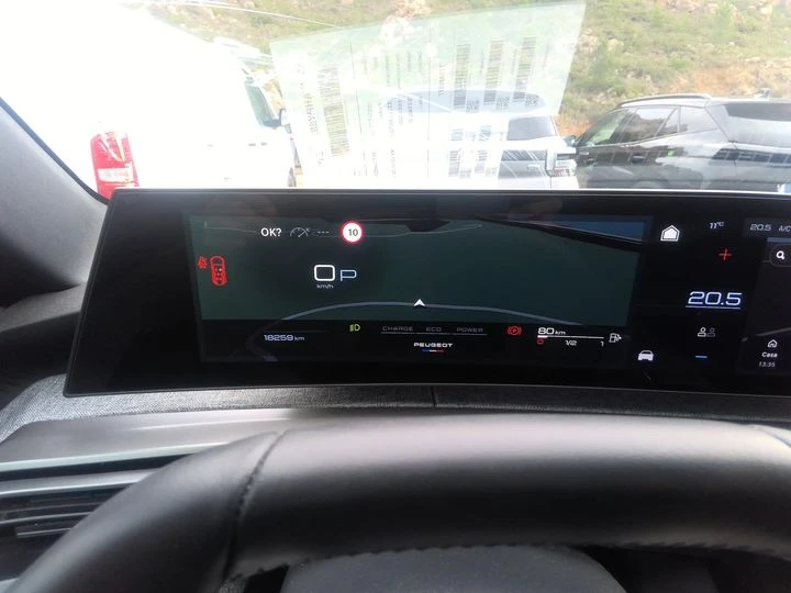 Peugeot 5008 1.2 HYBRID E-DCS ALLURE, снимка 2 - Автомобили и джипове - 56329735