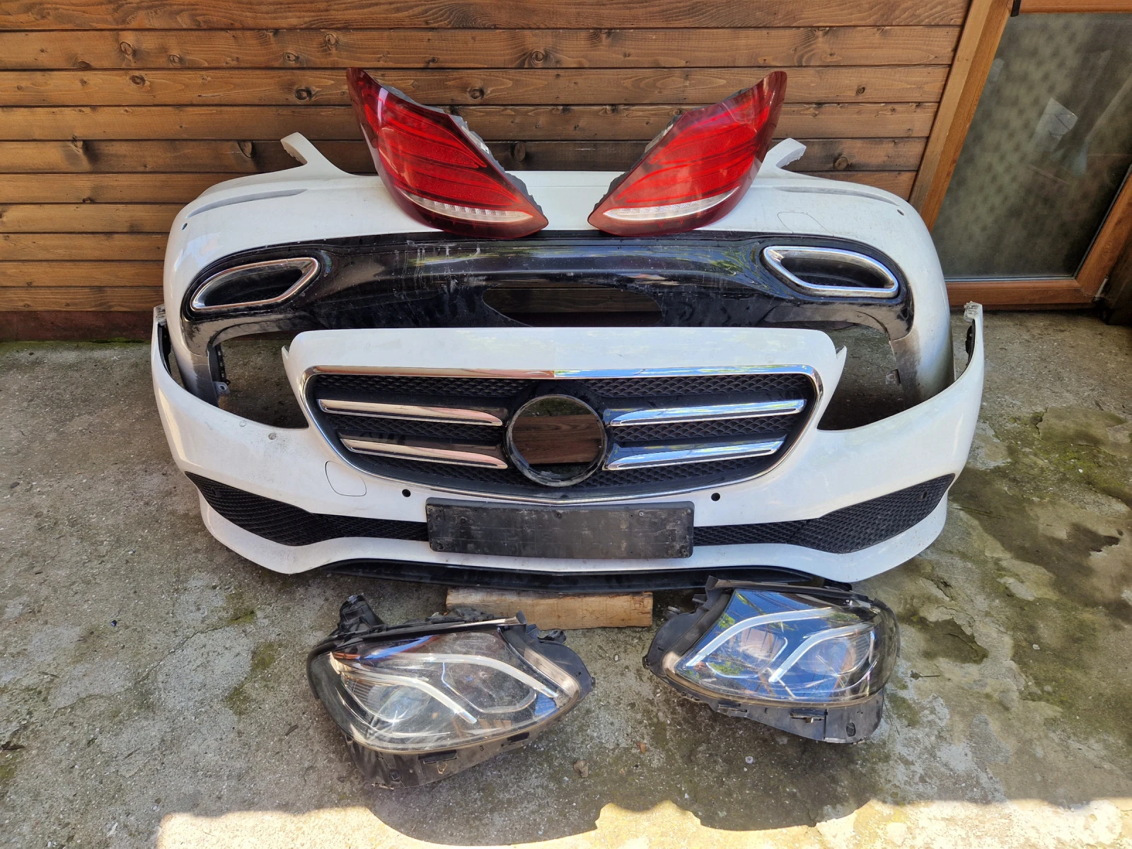 Mercedes-Benz E 220 Брони, Фарове, Стопове, Капак Багажник, снимка 1